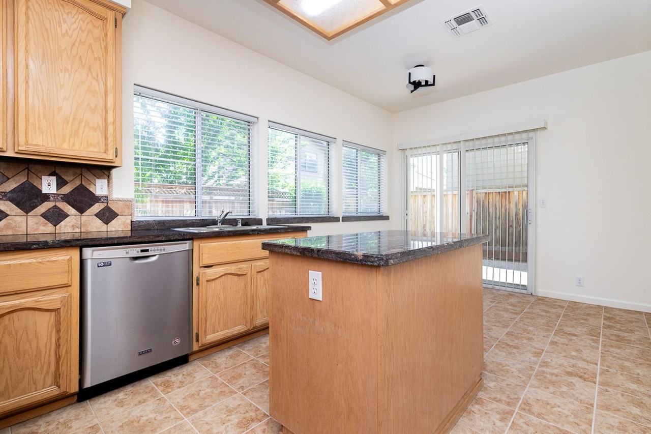 131 Royalton Cir - Photo 7 of 30