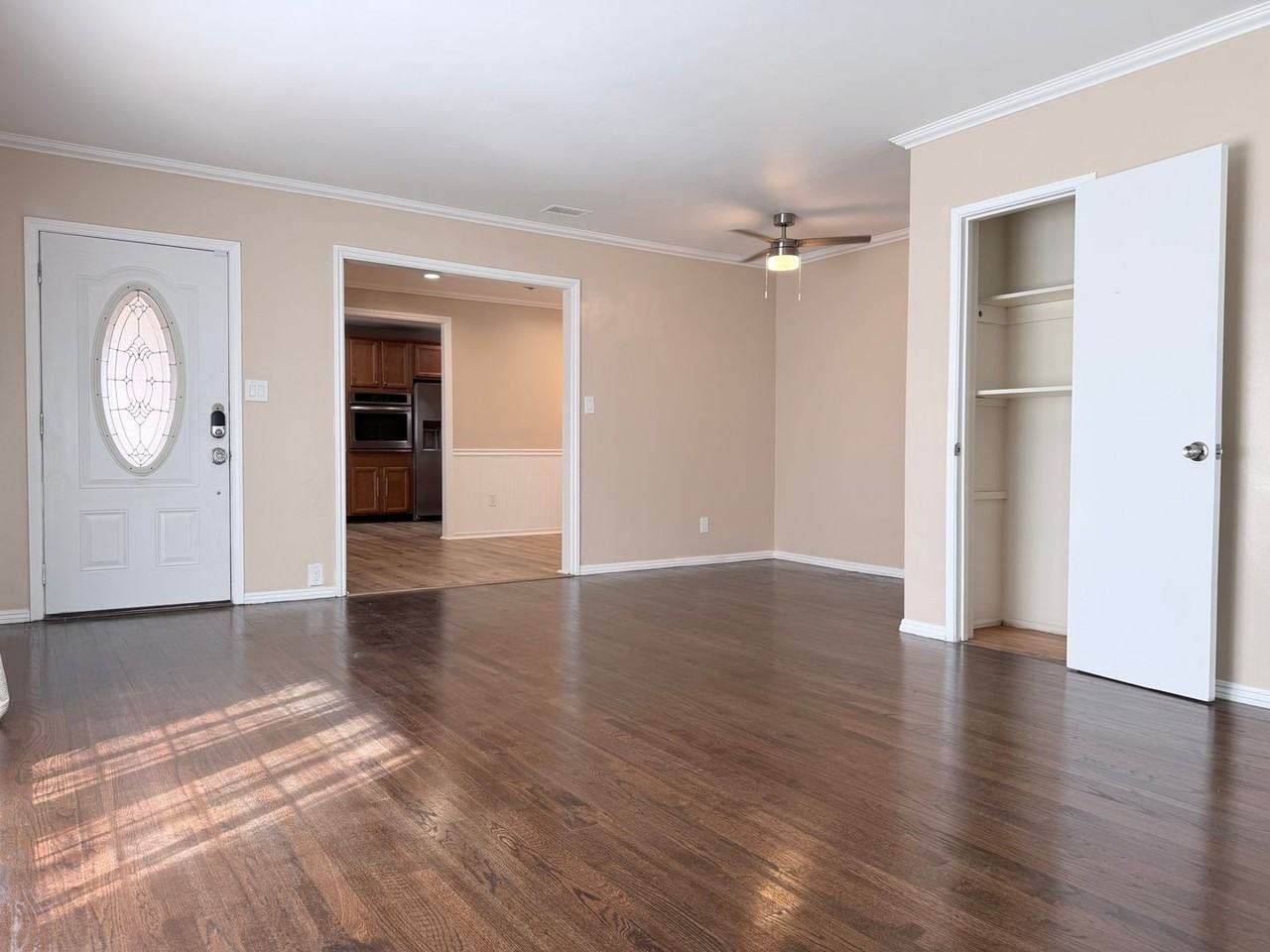 3082 Thurin Ave - Photo 4 of 25