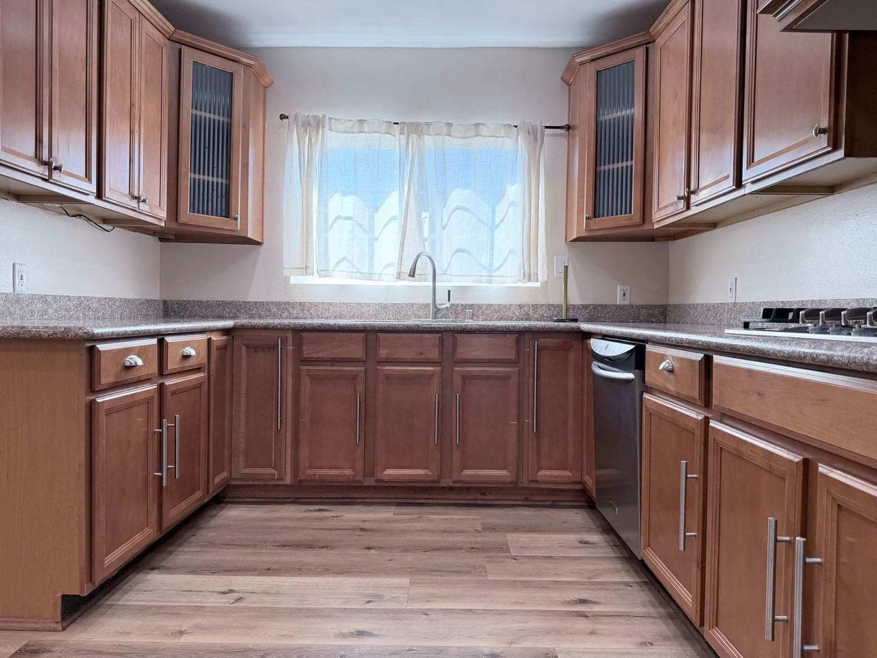 3082 Thurin Ave - Photo 7 of 26