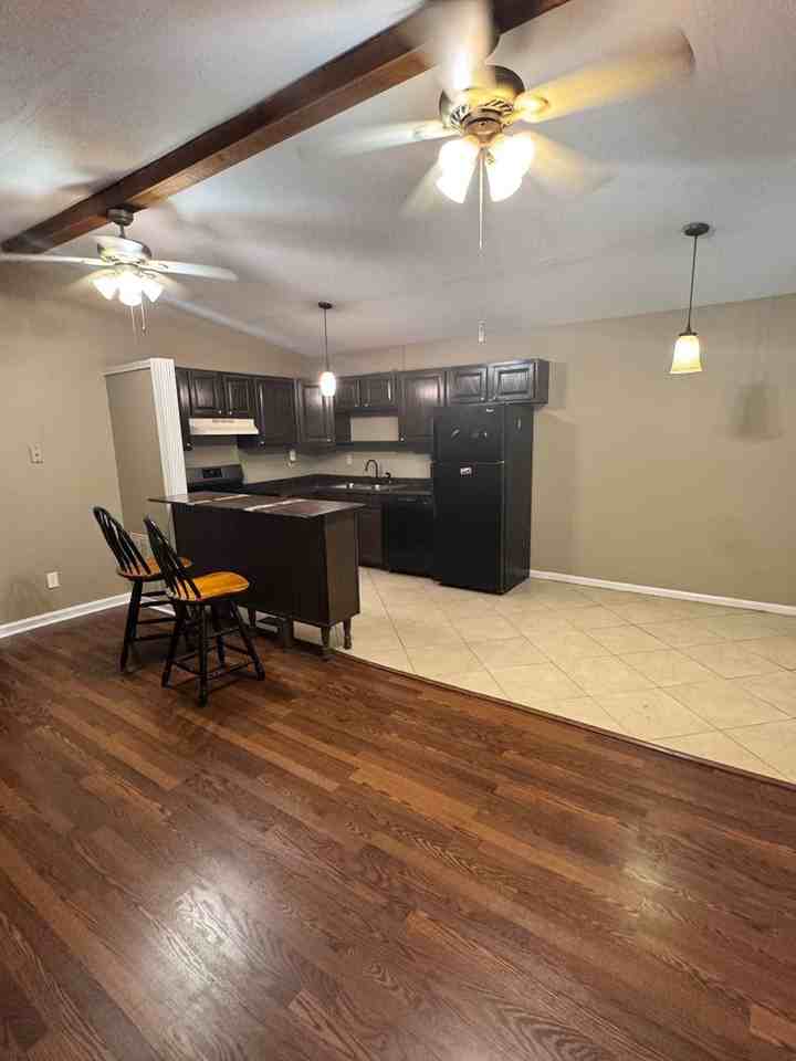 410 Ne 3rd St - Photo 2 of 14