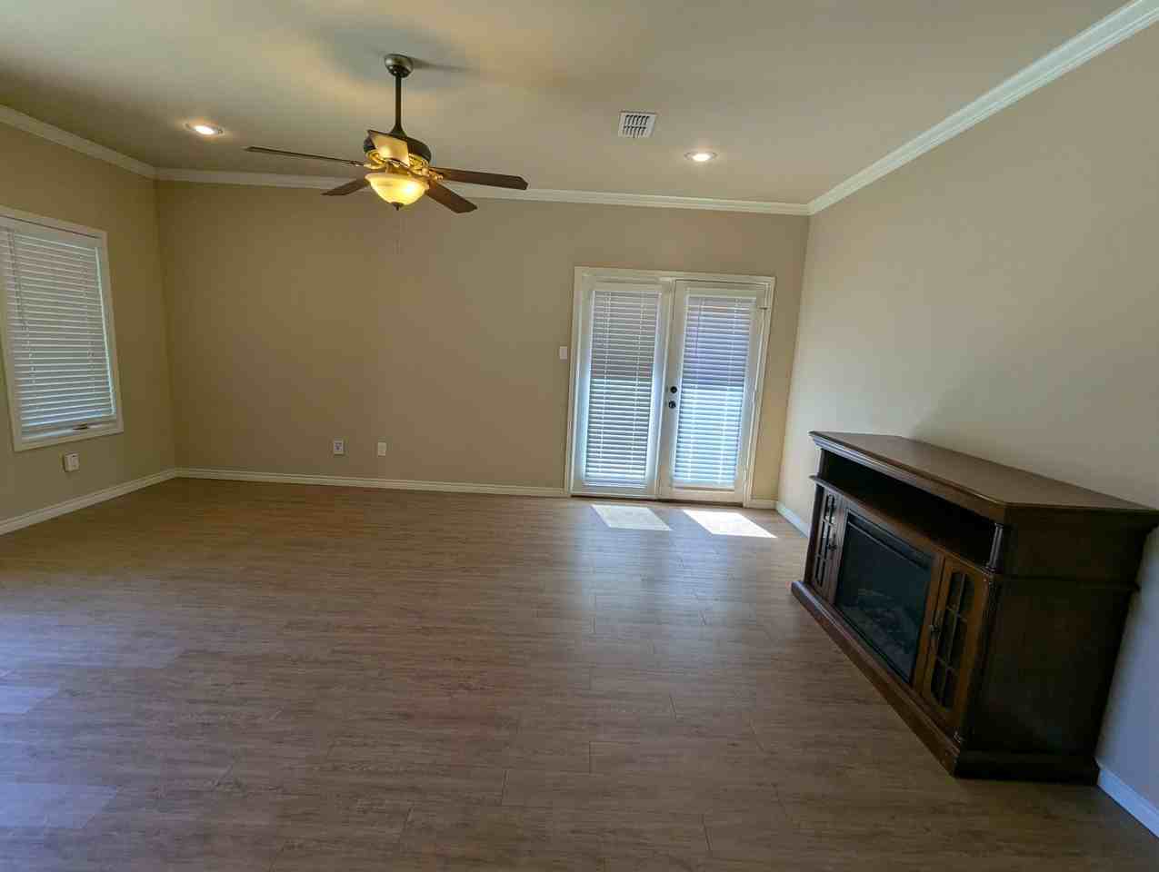 4412 105th St #2 - Photo 2 of 24