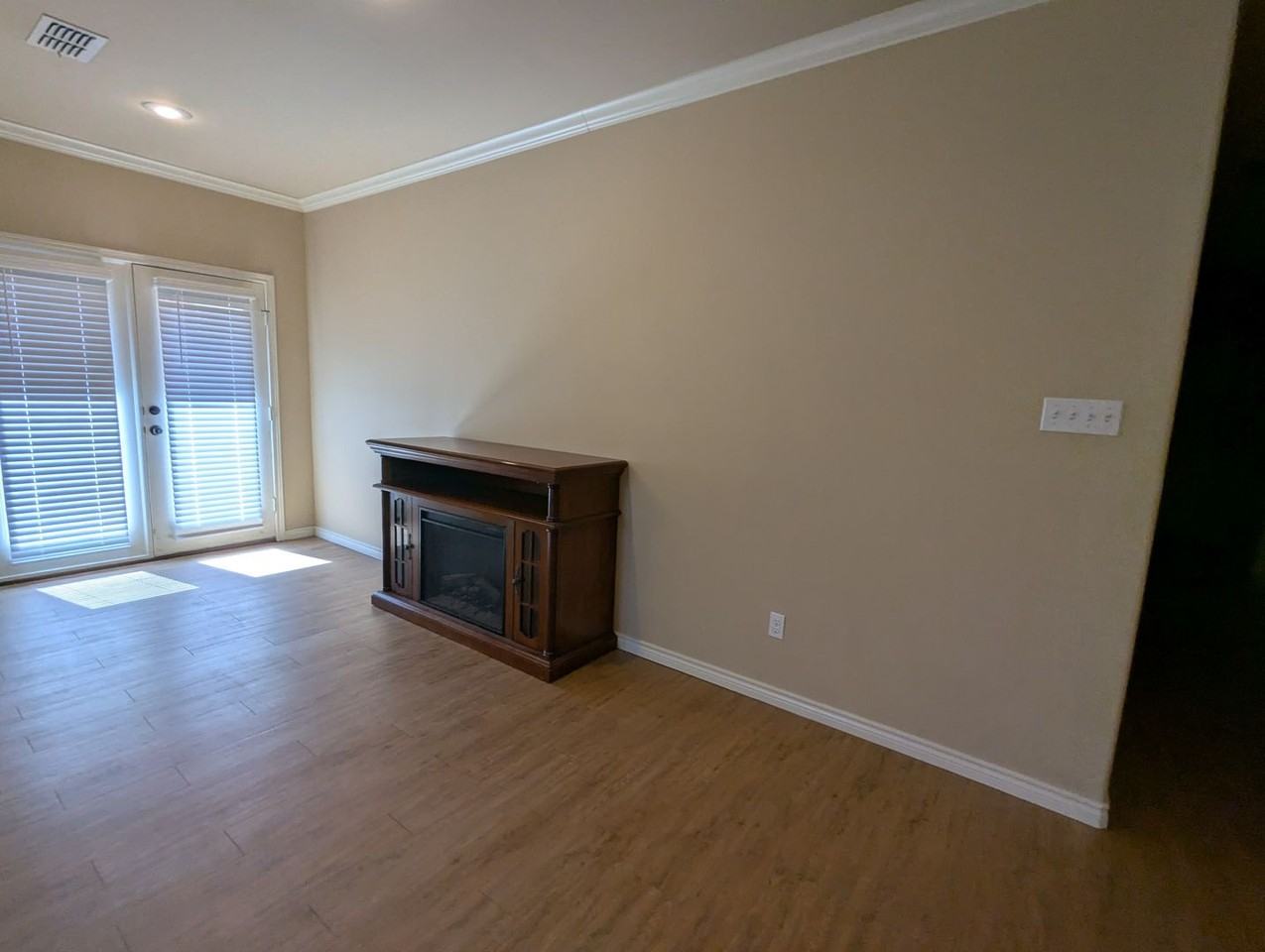 4412 105th St #2 - Photo 3 of 24