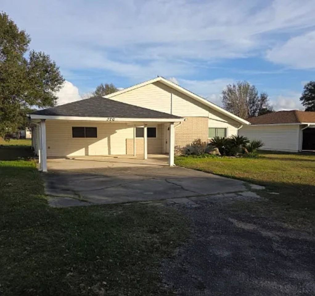 320 Bell Ave - Photo 3 of 11