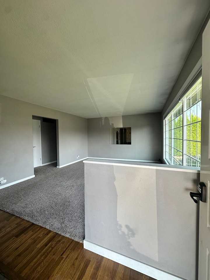 709 Schons Pl - Photo 3 of 25