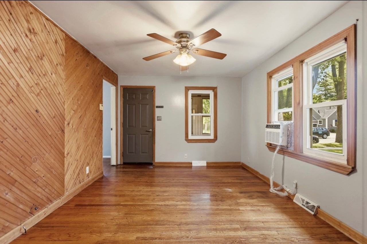 217 Alice St - Photo 3 of 13