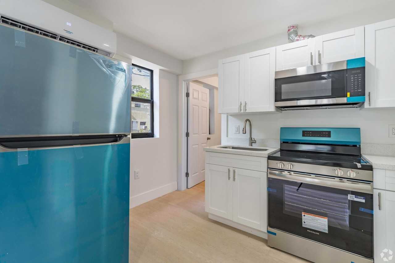 340 Sw 5th Ave Apt 04-104 #104 - Photo 3 of 9