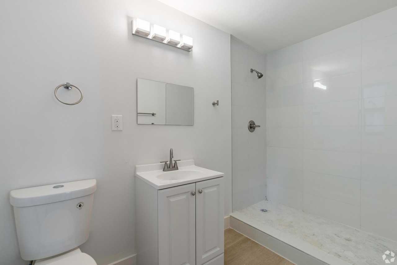 340 Sw 5th Ave Apt 04-104 #104 - Photo 4 of 9