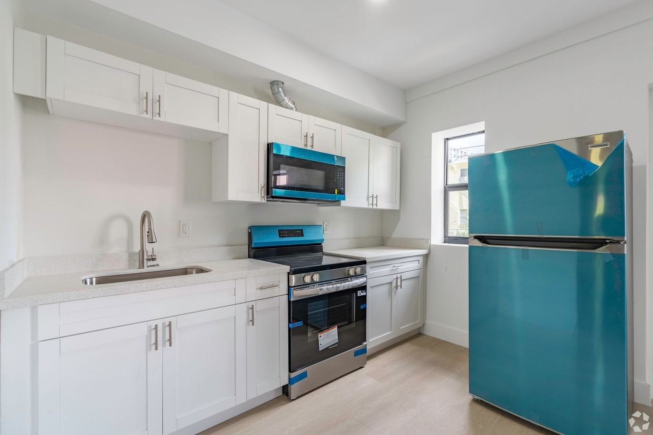 340 Sw 5th Ave Apt 04-104 #104 - Photo 6 of 9