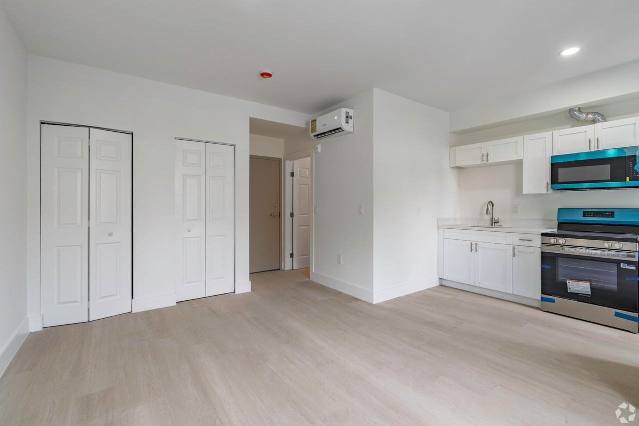 340 Sw 5th Ave Apt 04-104 #104 - Photo 7 of 9