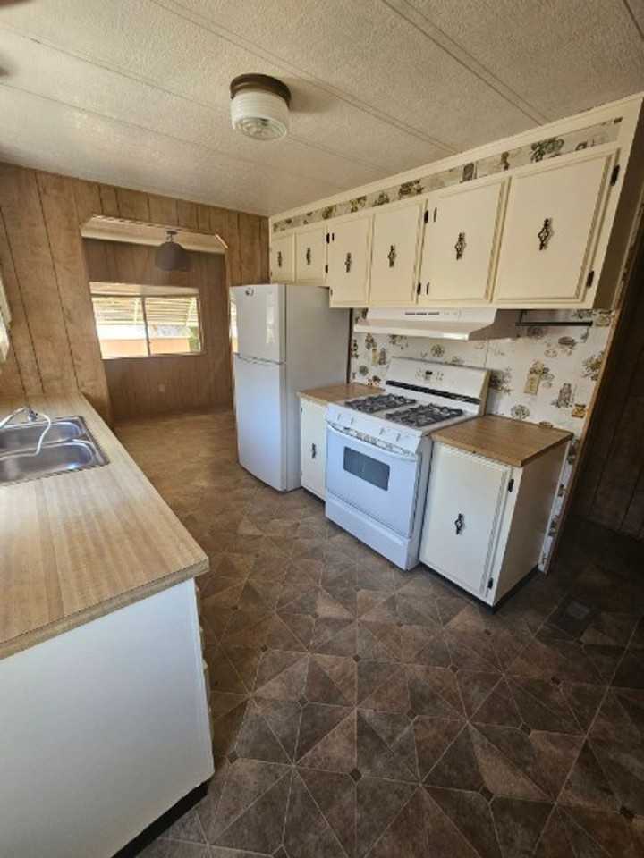 571 Clover Dr #B - Photo 5 of 24