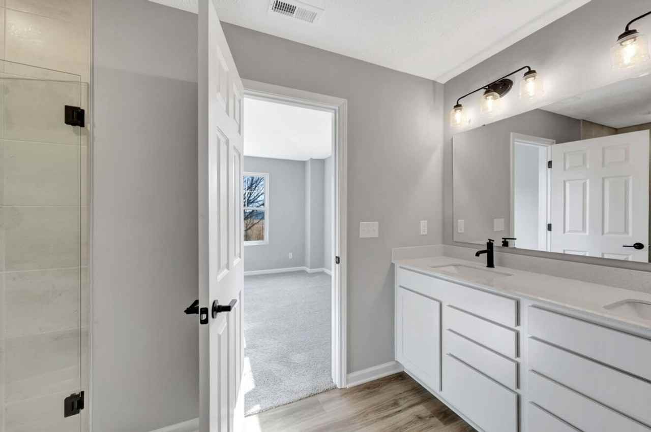 4423 Tolleston Ave - Photo 6 of 32