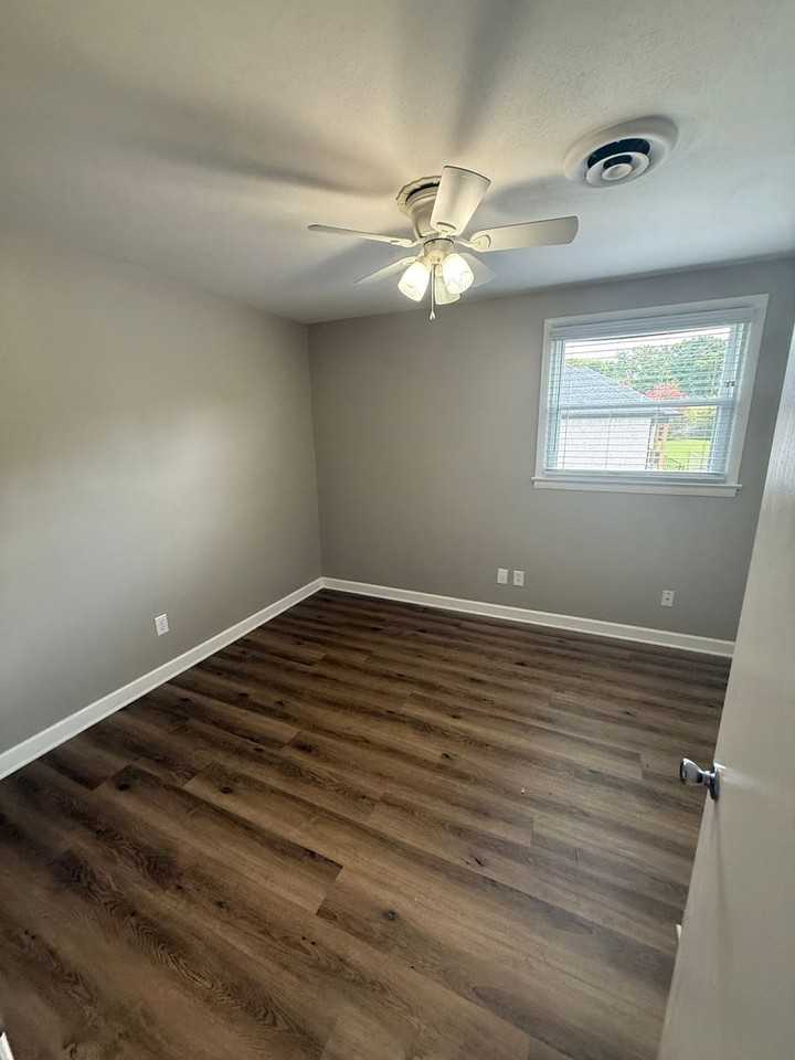 1202 Nahm Dr - Photo 5 of 12