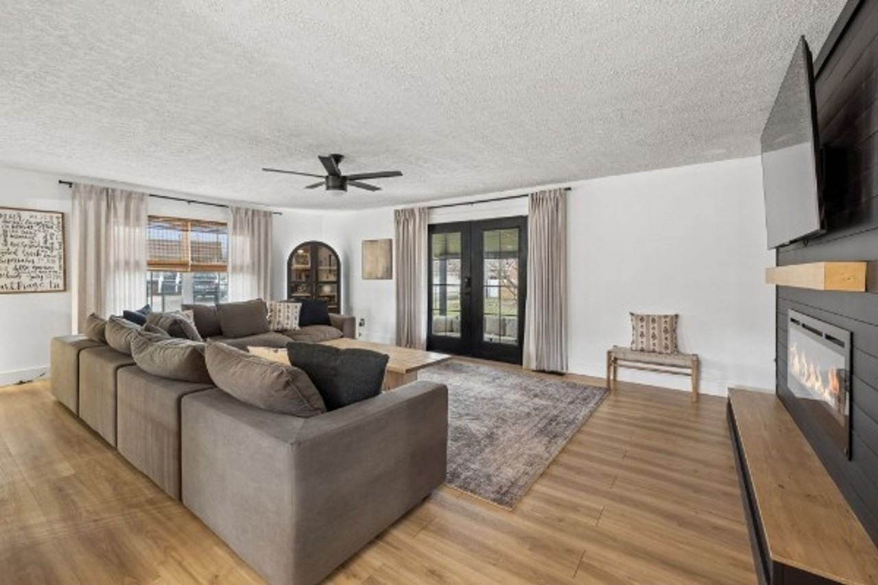 18 Crescent Blvd - Photo 2 of 24