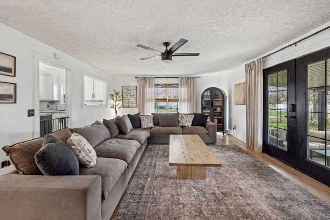 18 Crescent Blvd - Photo 3 of 24