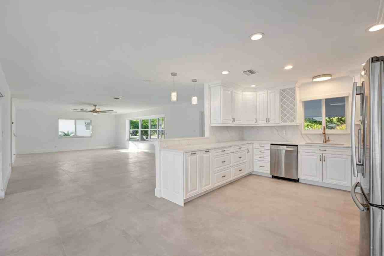 1478 Ne 57th Ct - Photo 4 of 16