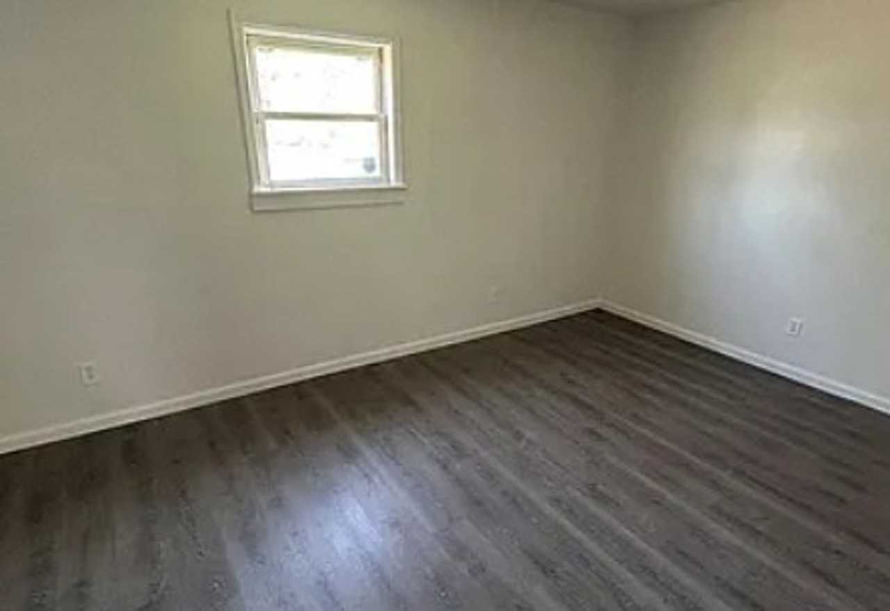 811 Saint Monica Dr - Photo 3 of 10