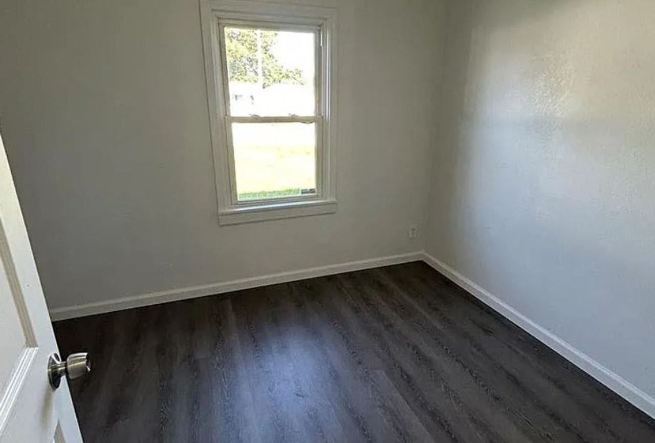 811 Saint Monica Dr - Photo 4 of 10