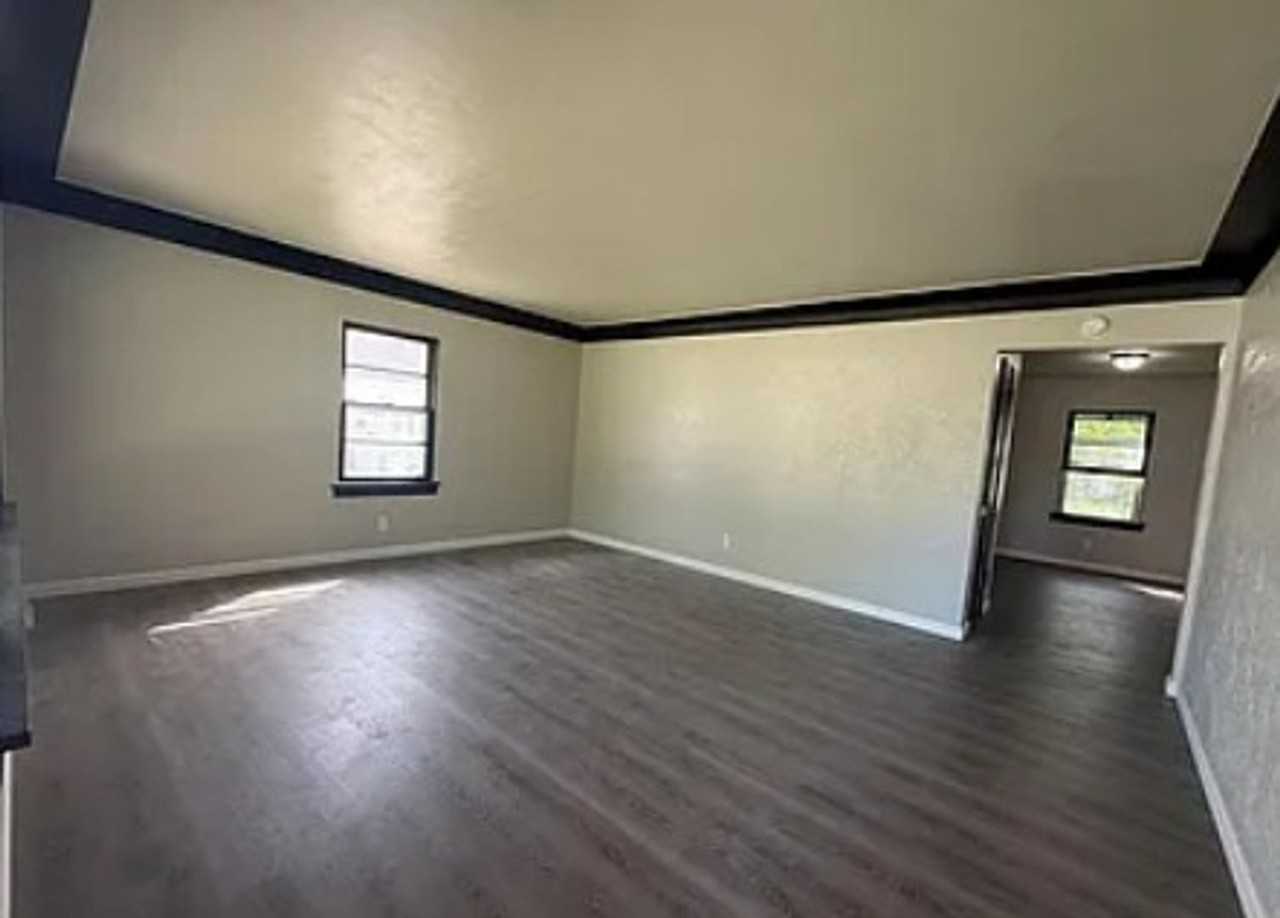 804 Preston Ln - Photo 2 of 12