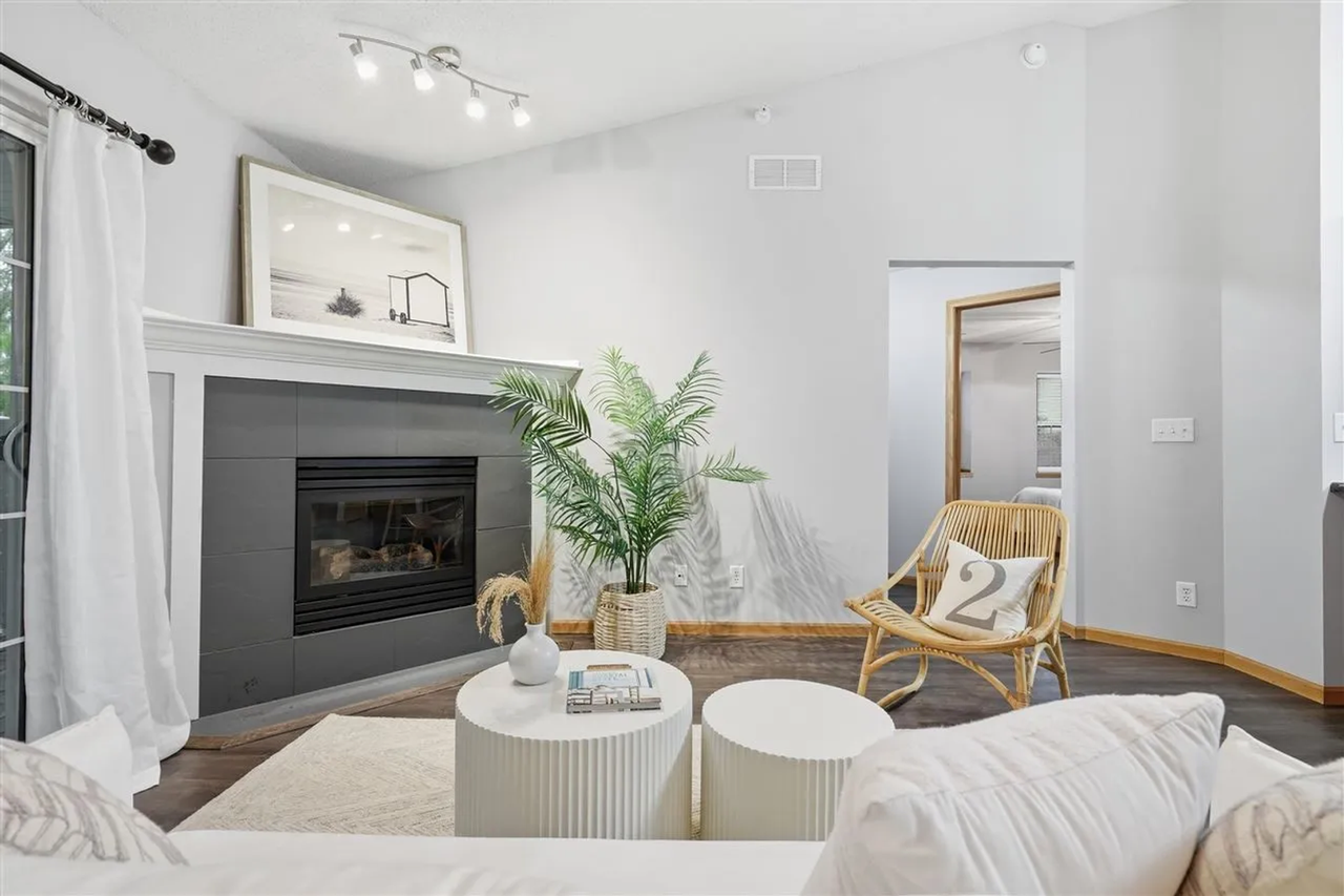 880 Rachael St - Photo 5 of 22