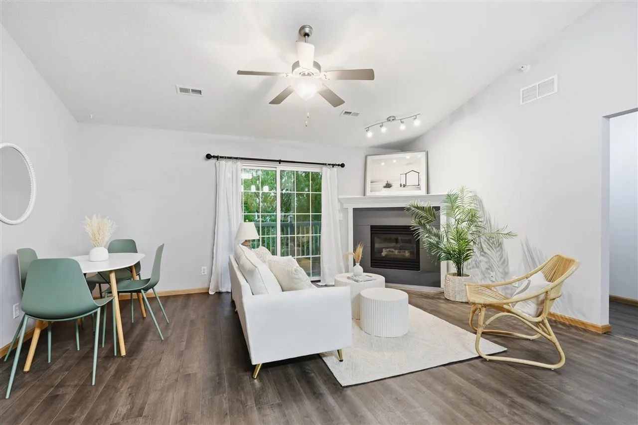 880 Rachael St - Photo 7 of 22