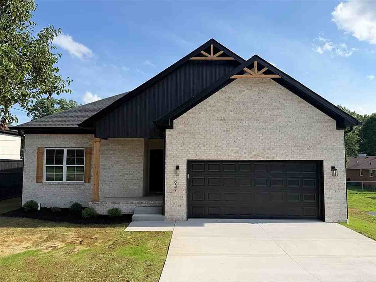 837 Temple Ct