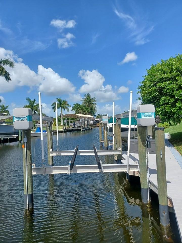 208 Cape Coral Pkwy E - Photo 2 of 24