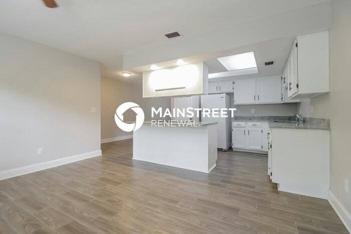 44 Plover Ave - Photo 4 of 16