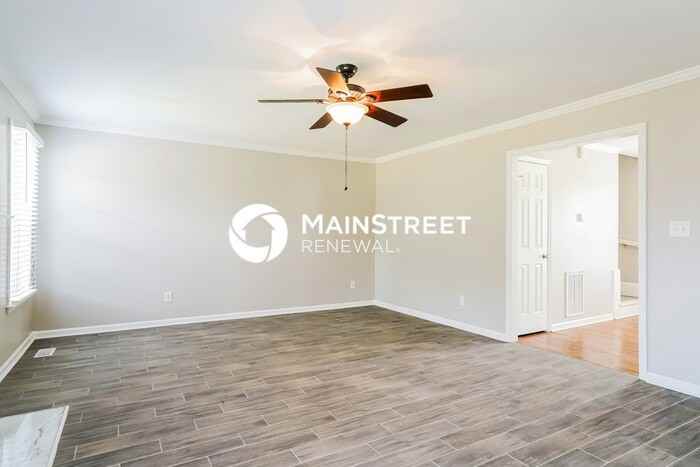 1013 Holland Ridge Dr - Photo 4 of 17