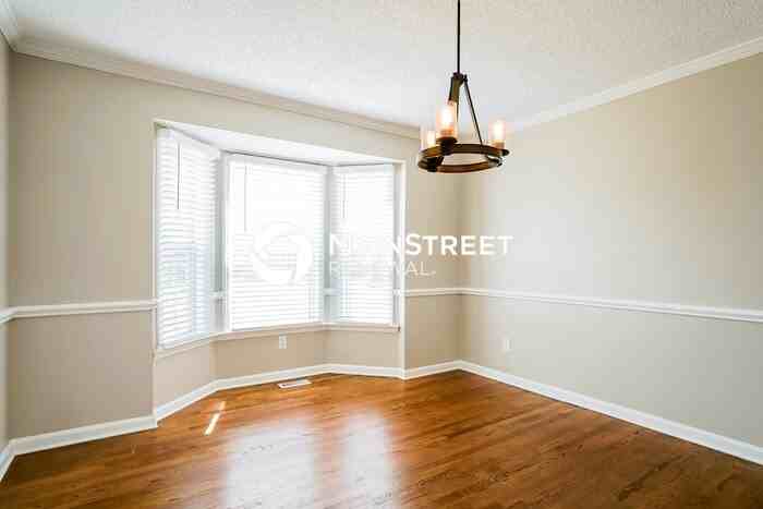 1013 Holland Ridge Dr - Photo 6 of 17