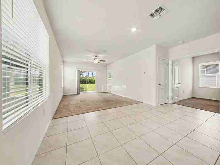 2573 Shamrock St - Photo 4 of 20