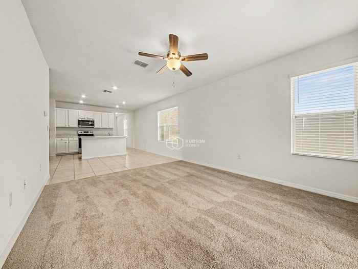 2573 Shamrock St - Photo 5 of 20