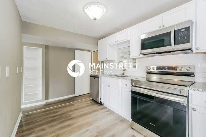 300 E 164th Ter - Photo 5 of 17