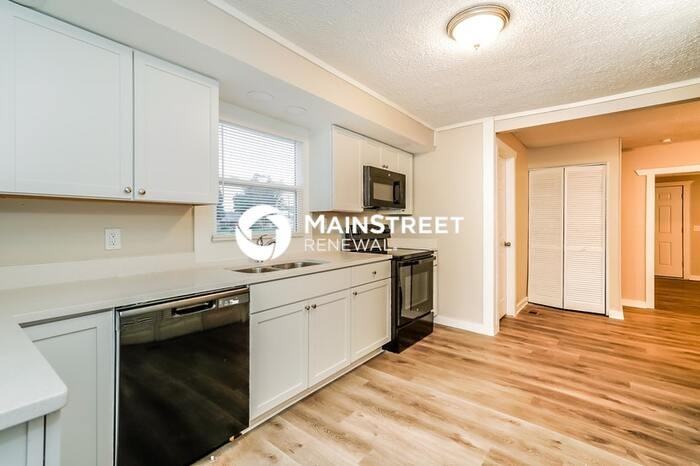 639 S Harriet St - Photo 4 of 16