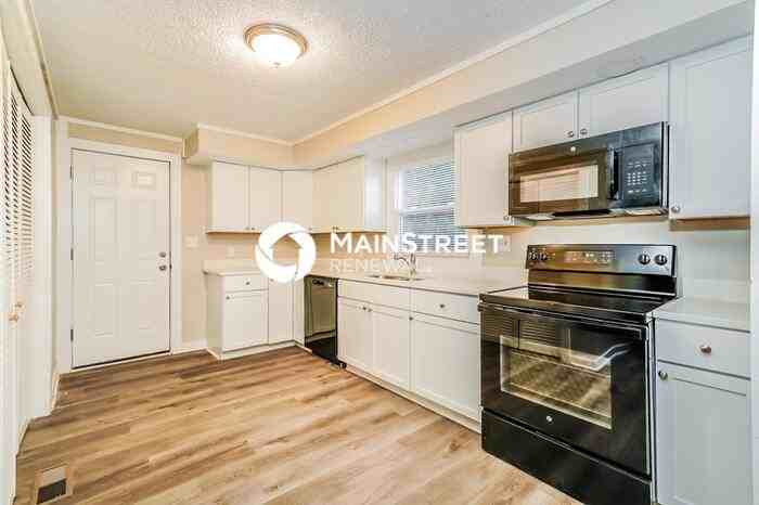 639 S Harriet St - Photo 5 of 16