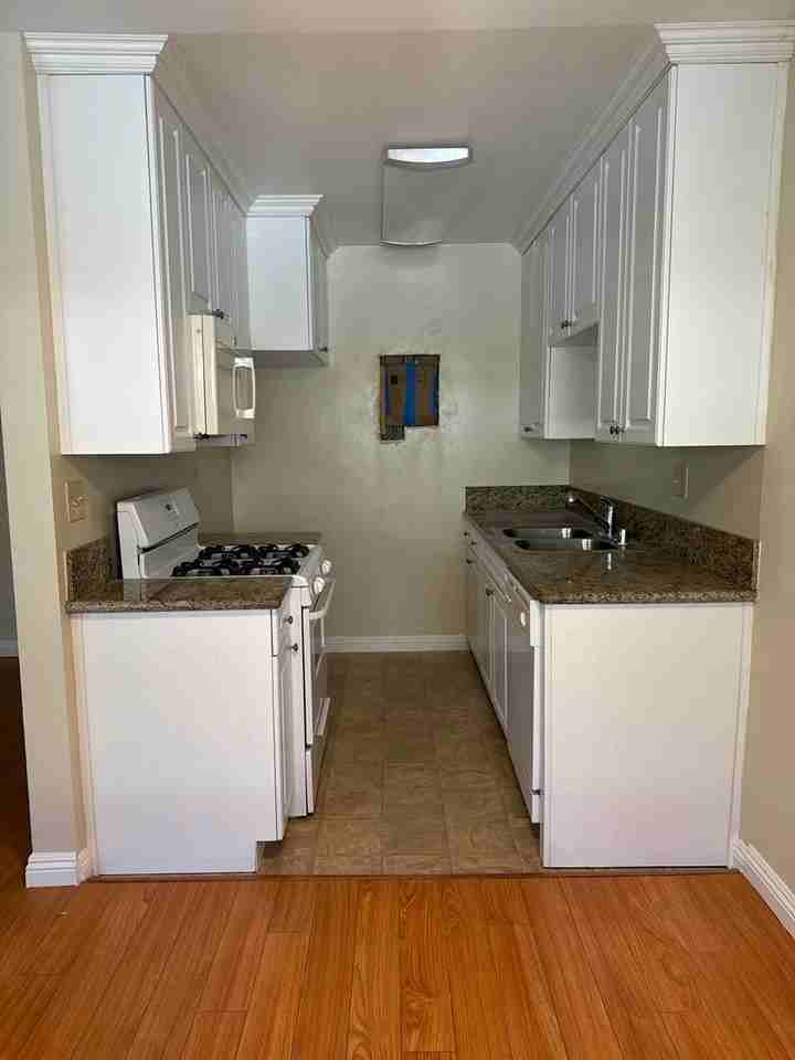 211 North Isabel - Photo 3 of 46
