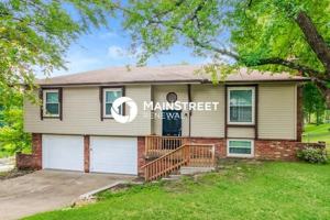 featured image of 10505 Nw Meadow Lane Dr