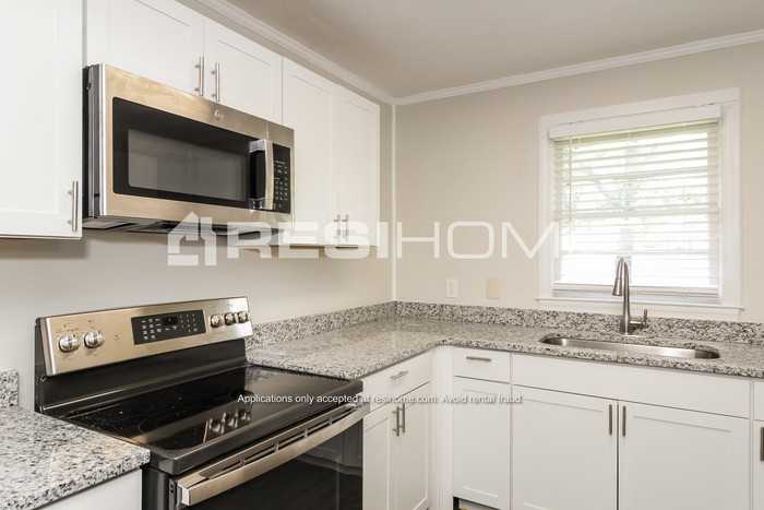 2931 Birchwood Way Sw - Photo 3 of 19