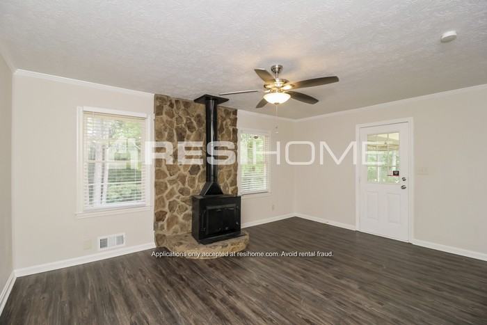 2931 Birchwood Way Sw - Photo 7 of 19