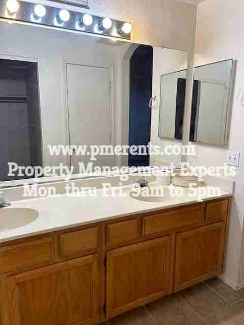 5478 Governor Cir - Photo 2 of 10