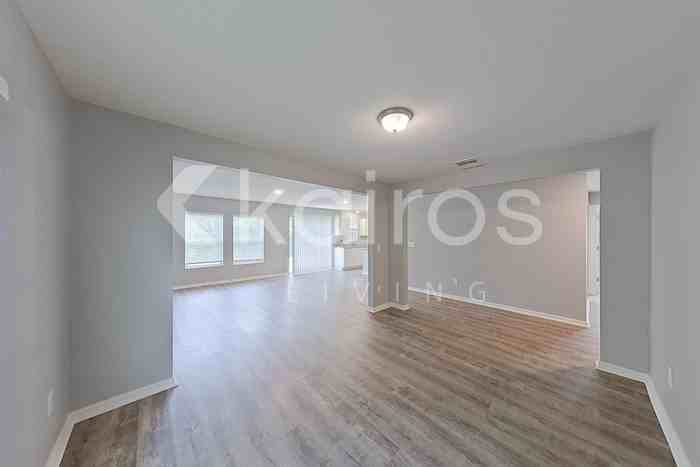 1124 Ware Ave - Photo 4 of 22