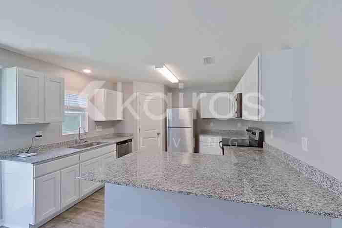 1124 Ware Ave - Photo 7 of 22
