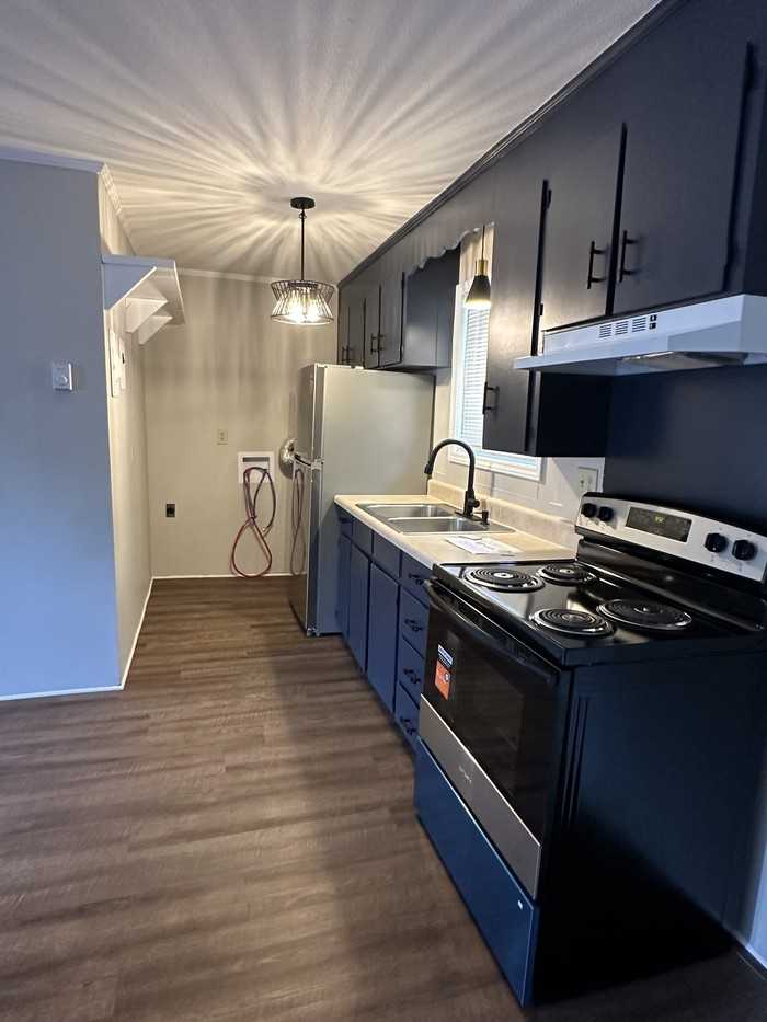 516 E Charles St #5 - Photo 5 of 10