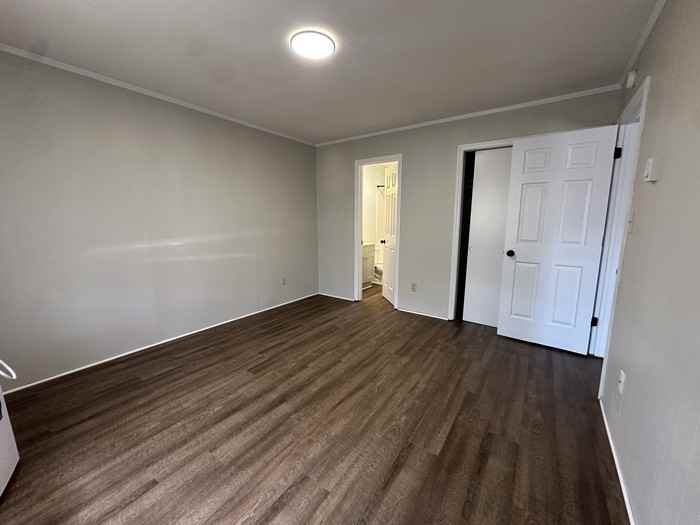 516 E Charles St #5 - Photo 7 of 10