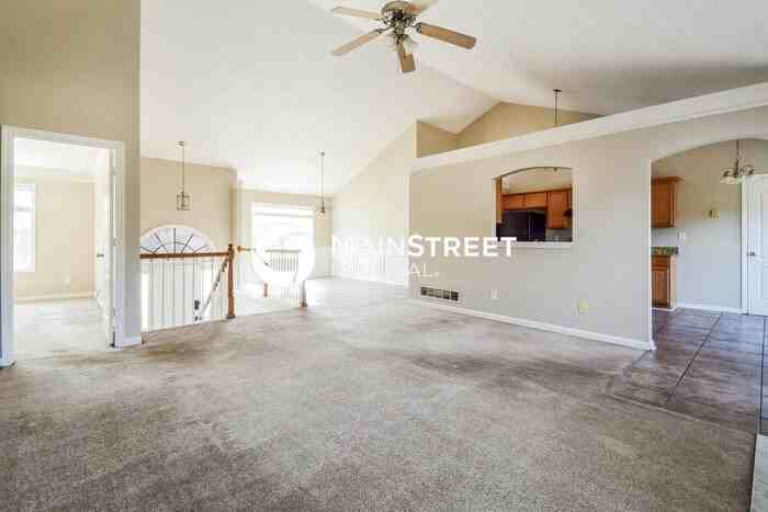4910 Wynford Ln - Photo 3 of 17