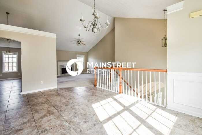 4910 Wynford Ln - Photo 4 of 17