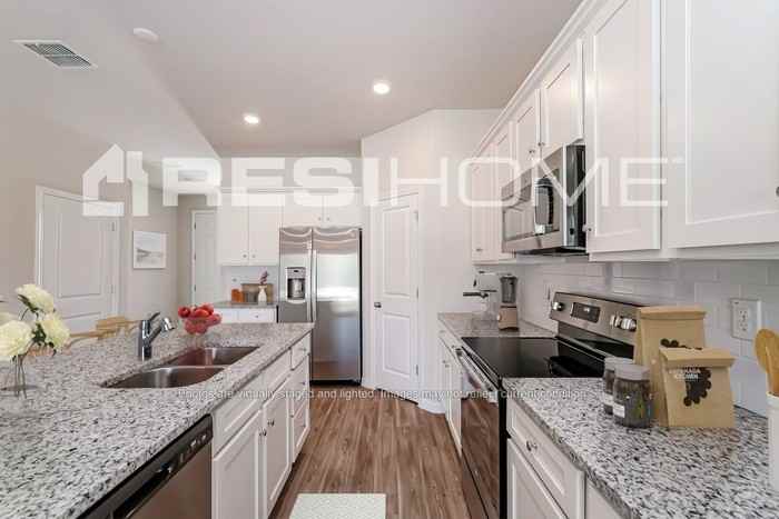 28249 Wave Crest Pl - Photo 4 of 17
