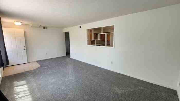 4810 Orchard Ave - Photo 4 of 15