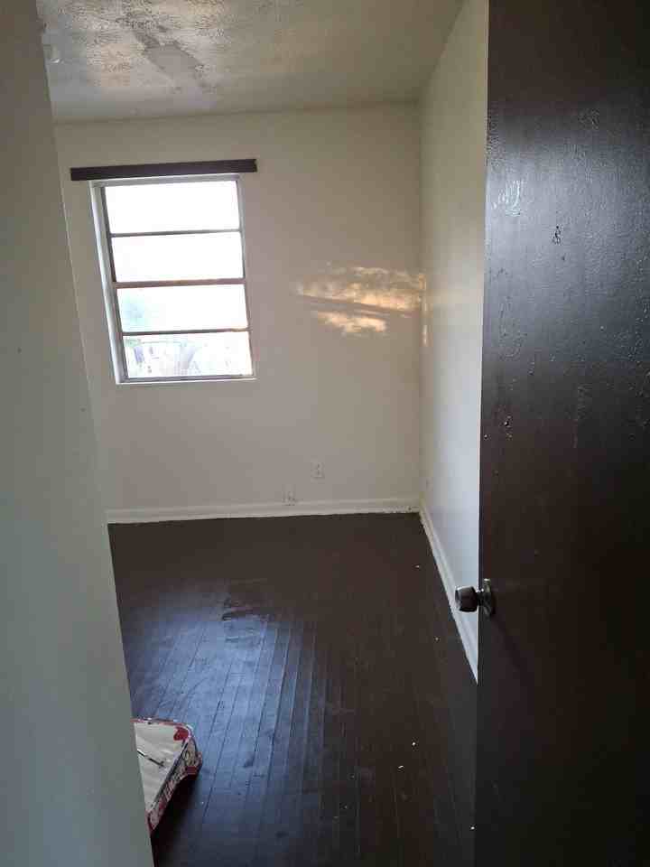 1844 W 14th St #3 - Photo 6 of 8