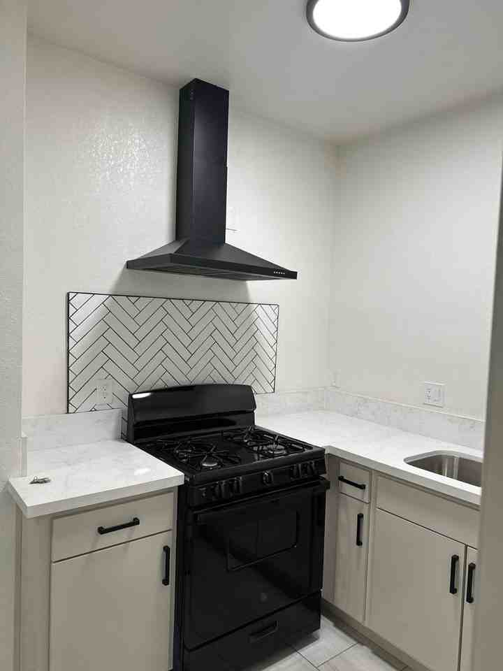 289 Holly St #B - Photo 4 of 10