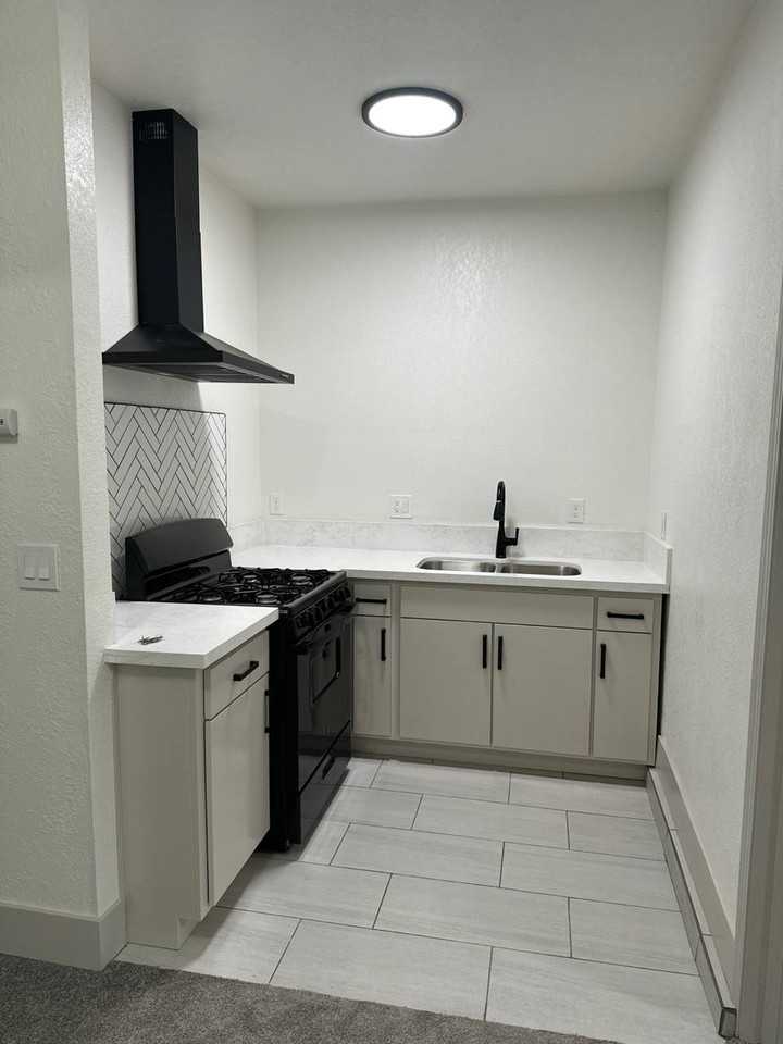 289 Holly St #B - Photo 5 of 10